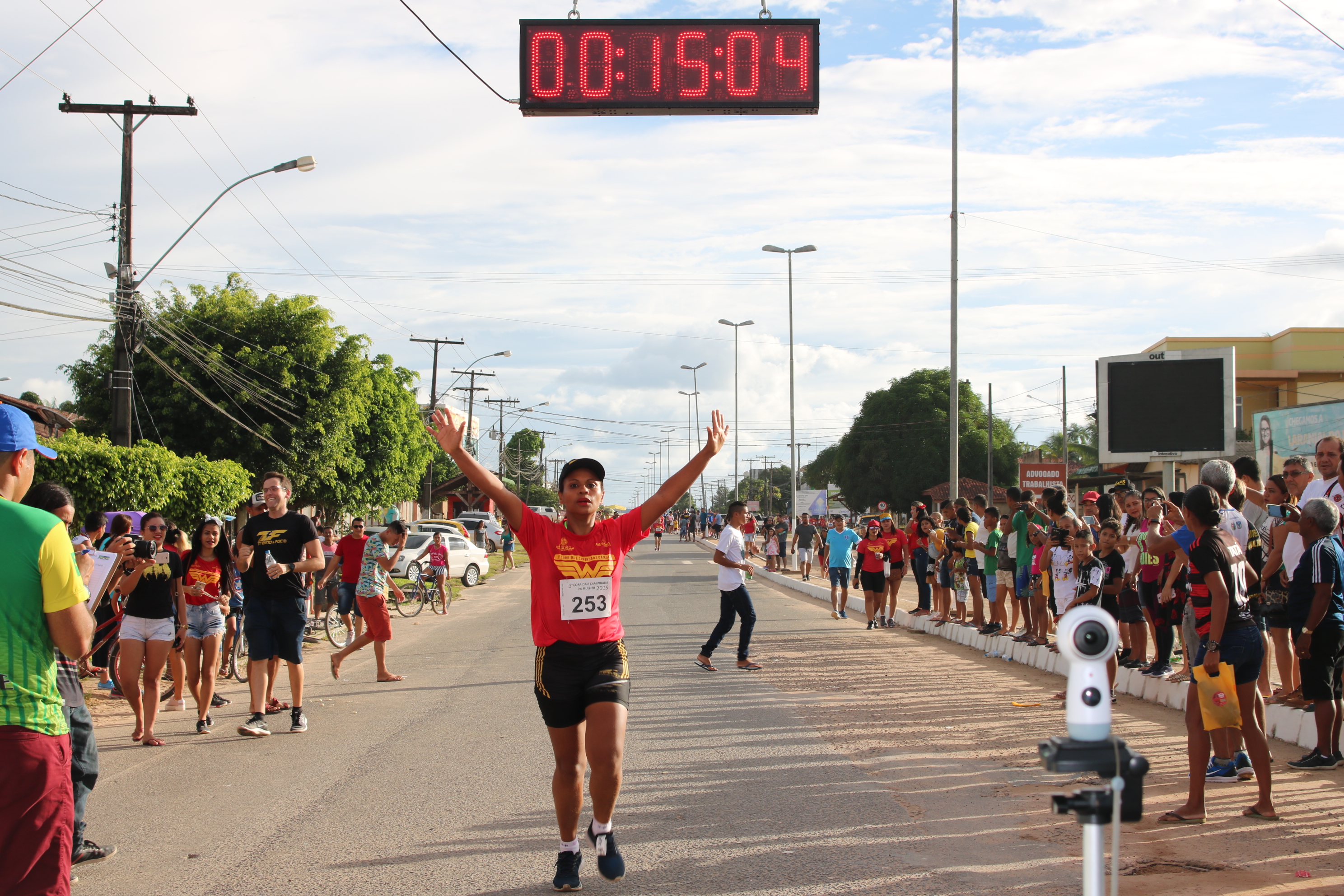 Prefeitura de Laranjal do Jari realiza a 3ª Corrida e Caminhada da mulher.